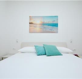 4 Bedroom Villa with Jacuzzi and Seaview in Orašac, Dubrovnik, Sleeps 9